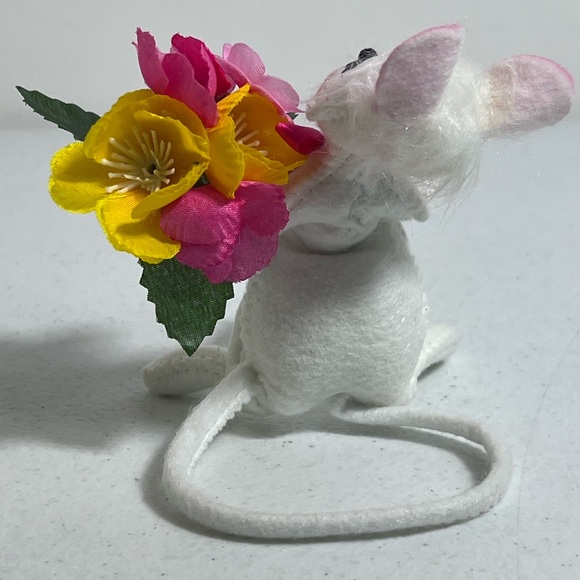 Annalee Mouse Doll with Flowers and Pink Bow 2013 - Picture 3 of 9